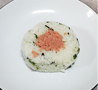 「ニューデイズ ゆず香る鮭と青菜おにぎり」のクチコミ画像 by みにぃ321321さん