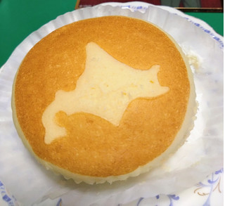 「ヤマザキ 北海道チーズ蒸しケーキのミルククリームサンド」のクチコミ画像 by ウナギミント333さん