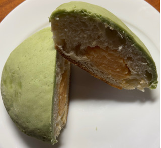 「YKベーキング 北海道メロンクリームパン」のクチコミ画像 by 骨なしスケルトンさん