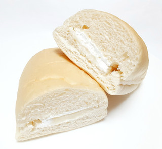 「ヤマザキ ミルキーコッペパン ミルキーホイップ＆ミルキークリーム 袋1個」のクチコミ画像 by つなさん