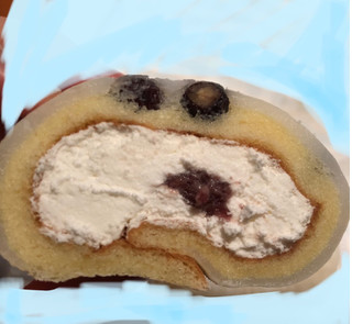 「ローソン Uchi Cafe’ 塩豆大福仕立てのもち食感ロール」のクチコミ画像 by パン大好きさん