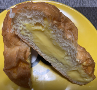 「ヤマザキ カスタードクリームフランスパン 袋1個」のクチコミ画像 by 骨なしスケルトンさん