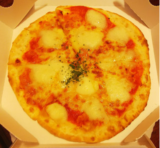 「サイゼリヤ バッファローモッツァレラのピザ」のクチコミ画像 by モーパパさん