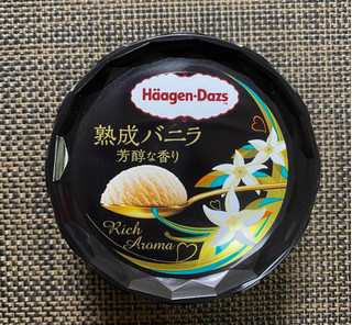 「ハーゲンダッツ 熟成バニラ 芳醇な香り カップ100ml」のクチコミ画像 by わらびーずさん