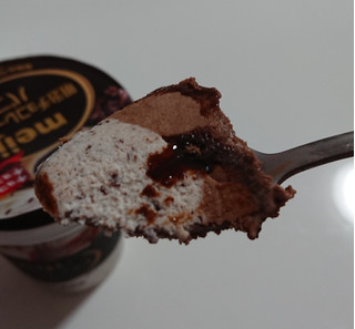 「明治 チョコレートアイスパフェ カップ185ml」のクチコミ画像 by phnayaさん