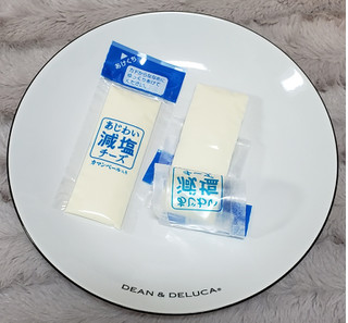 「雪印メグミルク あじわい減塩チーズ カマンベール入り 箱6本」のクチコミ画像 by みにぃ321321さん