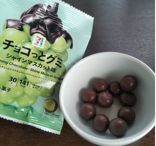 「セブン＆アイ セブンプレミアム チョコっとグミ シャインマスカット味 袋30g」のクチコミ画像 by Yuka_Riiさん