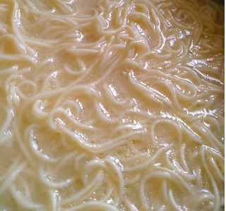 「明星食品 チャルメラ バリカタ麺豚骨 カップ82g×5」のクチコミ画像 by わーぷさん