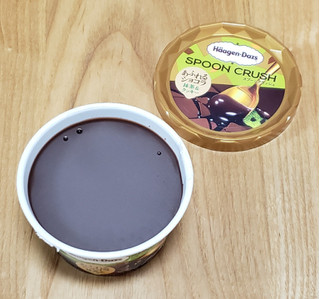 「ハーゲンダッツ ミニカップ スプーンクラッシュ あふれるショコラ 抹茶＆クッキー カップ82ml」のクチコミ画像 by みにぃ321321さん