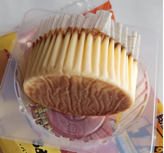 「ローソン Uchi Cafe’ 盛りすぎ！ バスチー バスク風チーズケーキ」のクチコミ画像 by にゅーんさん