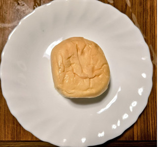 「八天堂 冷やして食べるとろけるくりーむパン 怪獣レモン 袋1個」のクチコミ画像 by glaceさん