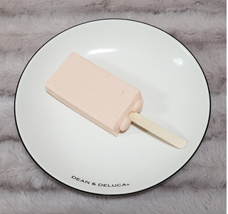 「赤城 かじるあまおう苺バターアイス 袋75ml」のクチコミ画像 by みにぃ321321さん