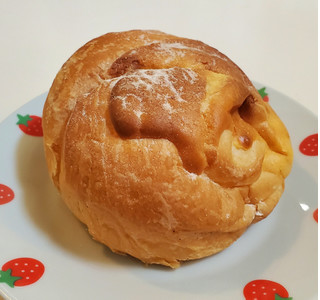 「ローソン MILK シューホイップパン」のクチコミ画像 by 花蓮4さん