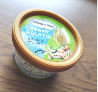 「ハーゲンダッツ ミニカップ CREAMY GELATO ピスタチオ＆サマーバニラ カップ110ml」のクチコミ画像 by もぐのこさん