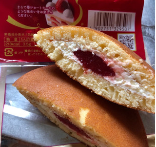 「モンテール 小さな洋菓子店 苺ショートケーキのサンドケーキ 袋1個」のクチコミ画像 by TOMIさん