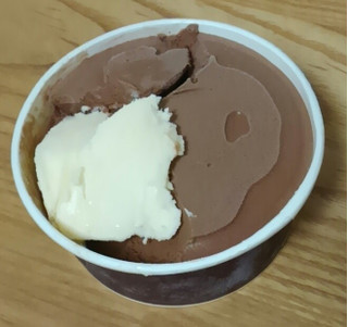 「成城石井 チョコレートアイス 140ml」のクチコミ画像 by みにぃ321321さん