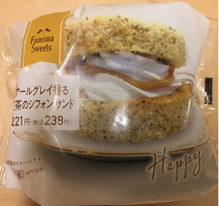「ファミリーマート アールグレイ香る紅茶のシフォンサンド」のクチコミ画像 by あぴたんさん