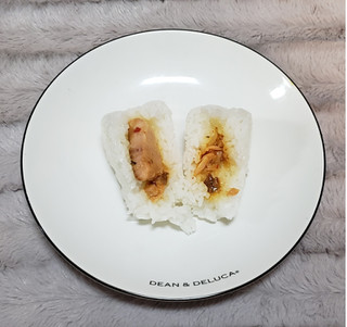 「ローソン ふっくりんこ 焼鮭ほぐし大葉味噌」のクチコミ画像 by みにぃ321321さん