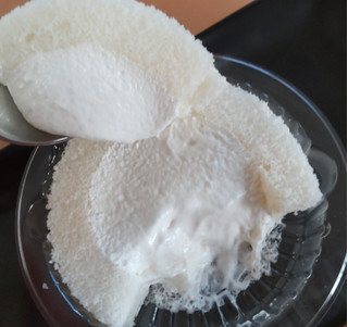 「ローソン Uchi Cafe’ × Milk MILK ロールケーキ 練乳ソース入り」のクチコミ画像 by はるなつひさん