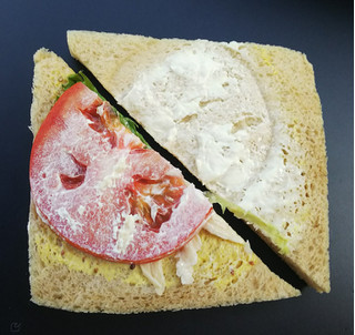 「ファミリーマート 全粒粉サンド サラダチキンとトマト」のクチコミ画像 by モーパパさん