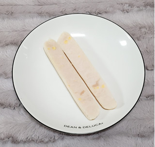 「ローソン セレクト 国産サラダチキンスティック MCTオイル入り チーズ」のクチコミ画像 by みにぃ321321さん