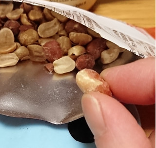 「東ハト キャラメルコーンのピーナッツ 袋45g」のクチコミ画像 by ﾎﾉﾎﾉさん
