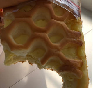 「ファミリーマート ファミマ・ベーカリー ソフトなチーズクリームパン 北海道産クリームチーズ」のクチコミ画像 by はぐれ様さん