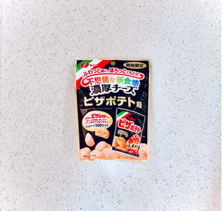 「なとり 不思議な新食感 濃厚チーズ ピザポテト味 袋18g」のクチコミ画像 by むぎっこさん