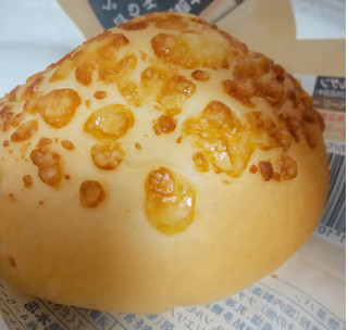 「木村屋 香るチーズとベーコンのパン 袋1個」のクチコミ画像 by もぐのこさん