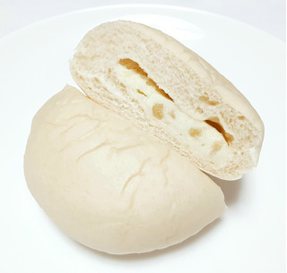 「第一パン ホワイトチョコとマカダミアナッツのパン 袋1個」のクチコミ画像 by つなさん