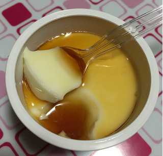 「雪印メグミルク バター香るミルクプリン ラム酒のソースを添えて カップ110g」のクチコミ画像 by レビュアーさん