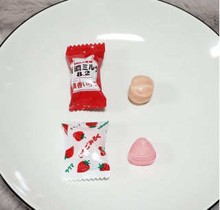 「UHA味覚糖 特濃ミルク8.2 濃香いちご 袋72g」のクチコミ画像 by みにぃ321321さん