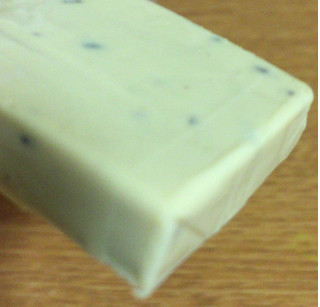 「マリンフード ミルクを食べるクリームチーズ風味 ラムレーズン入り 袋3個」のクチコミ画像 by ちぇいにーさん