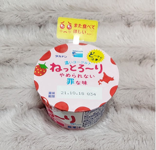 「タカナシ 濃いヨーグルトねっとろ～りやめられない罪な味 いちごみるく味 カップ60g」のクチコミ画像 by みにぃ321321さん