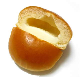 「ヤマザキ 薄皮 レアチーズ風味クリームパン 袋5個」のクチコミ画像 by つなさん