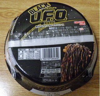 「日清食品 日清焼そばBLACK U.F.O. 黒焼そば 焦がしにんにく香るイカスミソース カップ100g」のクチコミ画像 by 7GのOPさん