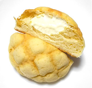 「Pasco ホイップメロンパン 北海道チーズクリーム 袋1個」のクチコミ画像 by つなさん