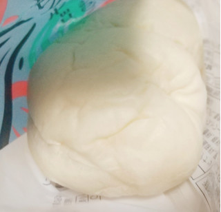 「第一パン ホワイトチョコとマカダミアナッツのパン」のクチコミ画像 by もぐのこさん