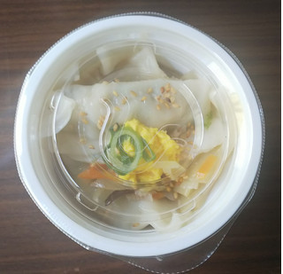 「セブン-イレブン ツルもち餃子の野菜中華スープ」のクチコミ画像 by モーパパさん