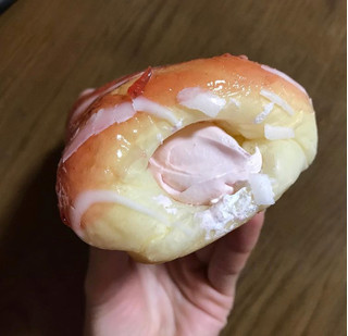 「ファミリーマート ファミマ・ベーカリー いちごクリームコロネ」のクチコミ画像 by かもみーるさん
