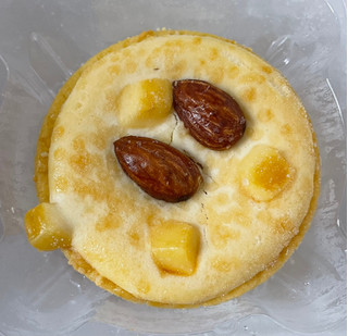 「ファミリーマート バター香る焼きチーズタルト 4種のチーズ使用 1個」のクチコミ画像 by 甘党の桜木さん