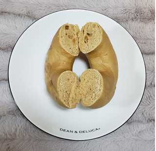 「ニューデイズ Panest BAGEL＆BAGEL ベーグル 北海道産生クリームとキャラメル 1個」のクチコミ画像 by みにぃ321321さん