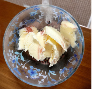 「よつ葉 北海道アイスクリーム あまおう苺のレアチーズケーキ 114ml」のクチコミ画像 by ももたろこさん
