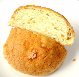 「シャトレーゼ お菓子屋さんのパン 焦がしバターのメロンパン 袋1個」のクチコミ画像 by つなさん