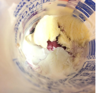 「赤城 クリームチーズパフェ カップ300ml」のクチコミ画像 by もぐミさん