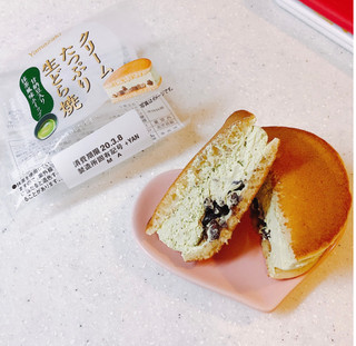 「ヤマザキ クリームたっぷり生どら焼 甘納豆入り抹茶風味ホイップ 袋1個」のクチコミ画像 by ビーピィさん