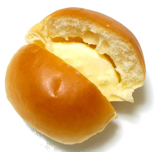 「ヤマザキ 薄皮 レアチーズ風味クリームパン 袋5個」のクチコミ画像 by つなさん
