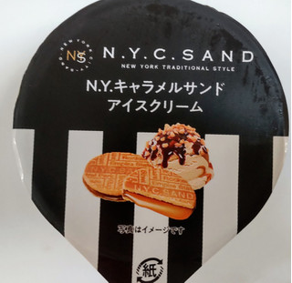 「赤城 N.Y.キャラメルサンドアイスクリーム 98ml」のクチコミ画像 by はるなつひさん