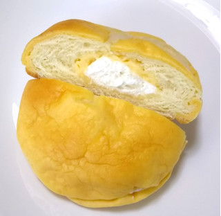 「神戸屋 シュークリームのパン 袋1個」のクチコミ画像 by つなさん