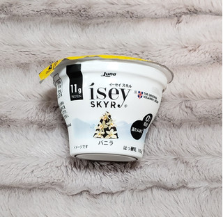 「日本ルナ Isey SKYR バニラ カップ110g」のクチコミ画像 by みにぃ321321さん